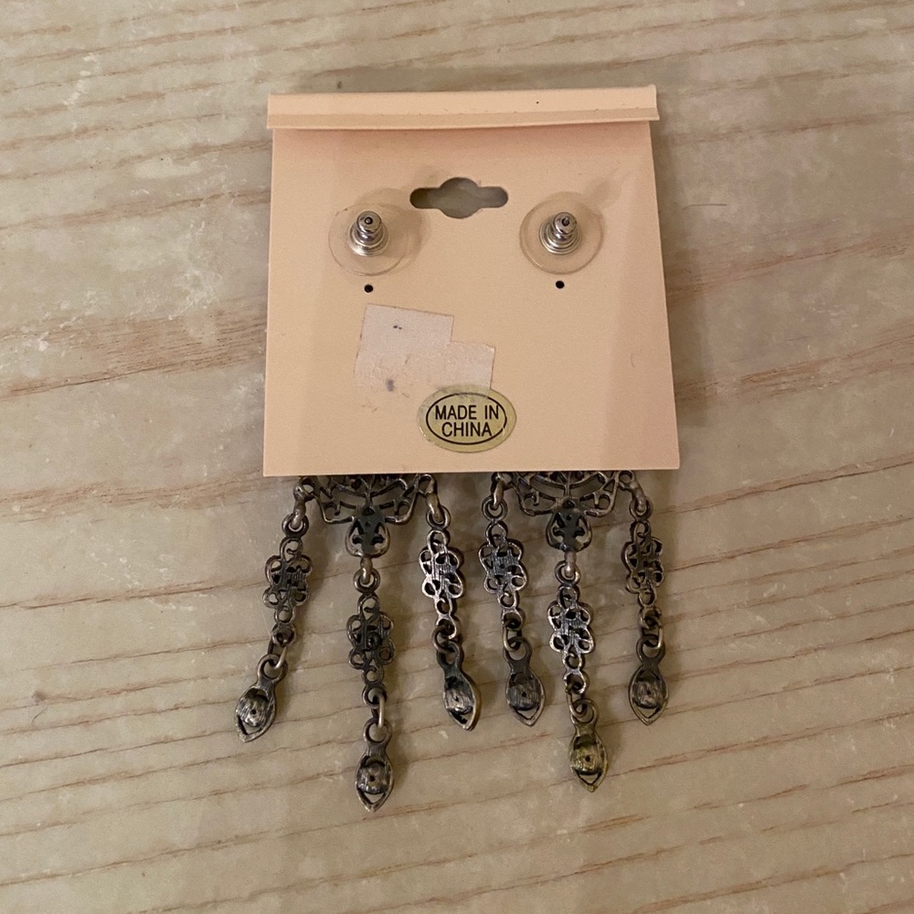 NEVER WORN. NEW Gramercy Earrings - Picture 4 of 4